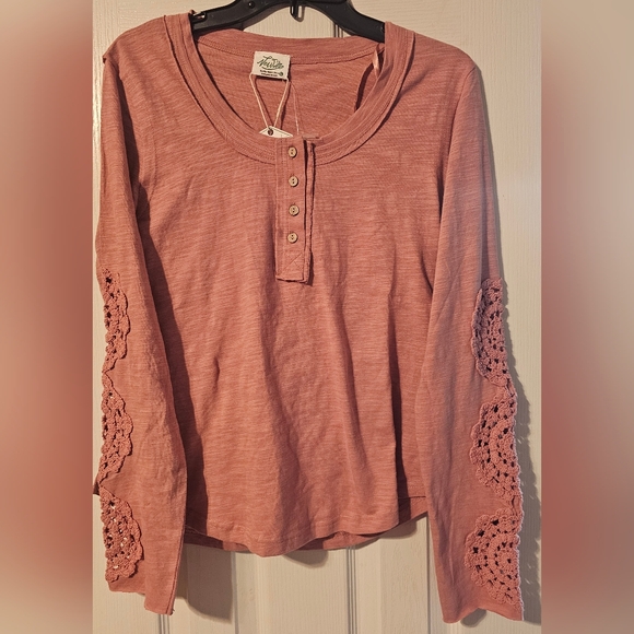 Very J Tops - NWT..Very J Mauve Pink Long Sleeve Top with Crochet Sleeve Large